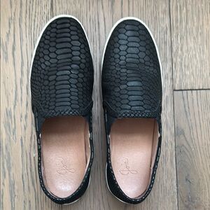 Joie Kidmore Slip On Flats Walking Shoes 38.5 Black Embossed Leather